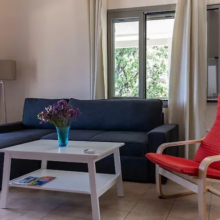 Athina فيلة Angon